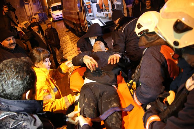 Zeytinburnu'nda yangın: 2 çocuk hayatını kaybetti