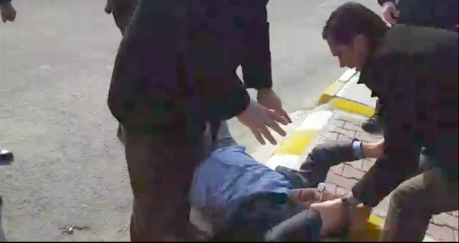 HDP'li vekil, bakan konvoyunun önüne geçince polisin müdahalesine uğradı