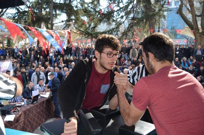 Trabzon’da Bilek Güreşi Turnuvası’na Yoğun İlgi