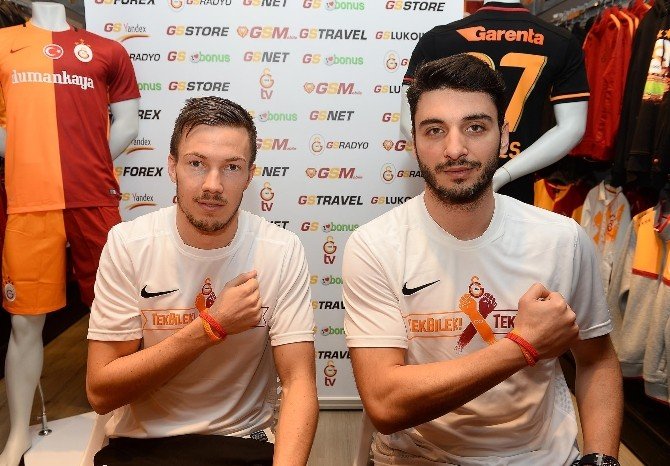 Cenk Gönen Ve Lınnes Taraftarlarla Bir Araya Geldi