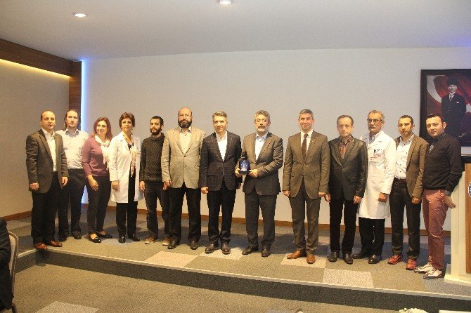 İzmir Üniversitesi Hastanesi İstok’u Ağırladı