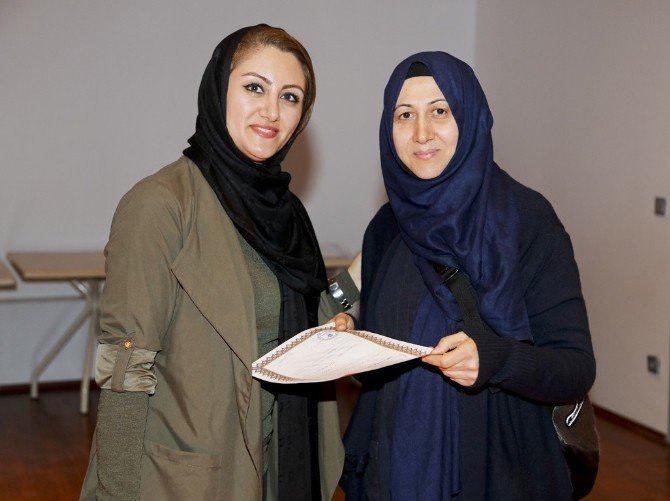Maltepe’de Farsça Kursunu Tamamlayan Öğrencilere, İran’a Gönderilme Müjdesi