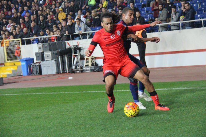Mersin İdmanyurdu: 1 - Galatasaray: 0 (İlk yarı)