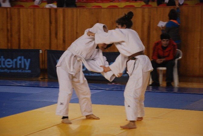 Anadolu Yıldızlar Ligi Judo Yarı Final Müsabakaları Tokat’ta Başladı
