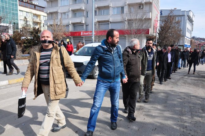 Ankara patlaması ve Cizre olayları 'insan zinciri' ile protesto edildi