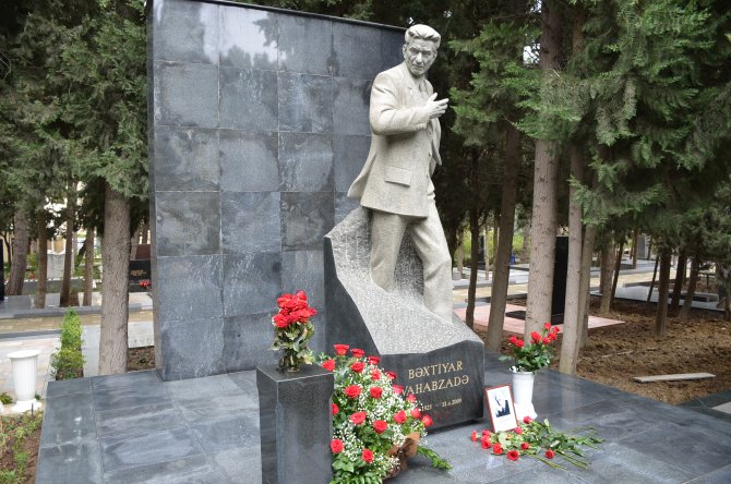 Türk dünyasının ünlü şairi Bahtiyar Vahabzade vefatının 7. yılında anılıyor