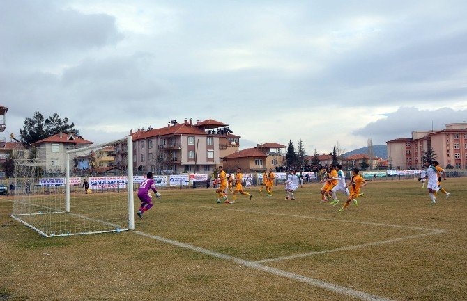 Korkutelispor, Play-off’un İlk Maçında Kınıkspor’a 3-0 Yenildi