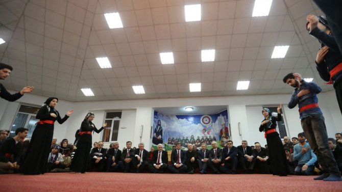Başbakan Davutoğlu, cemevini ziyaret etti