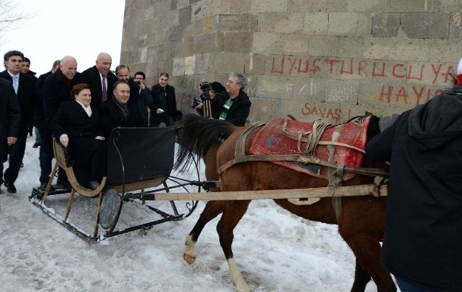 Bakan Sarı, İlk Atlı Kızak Keyfini Erzurum’da Yaşadı