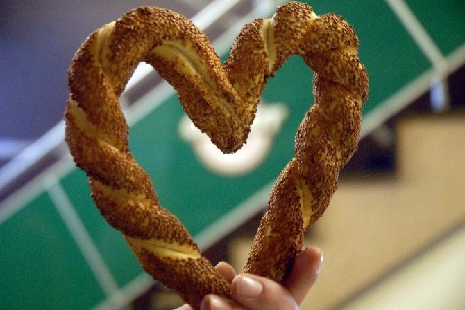 Simit Aşka Geldi