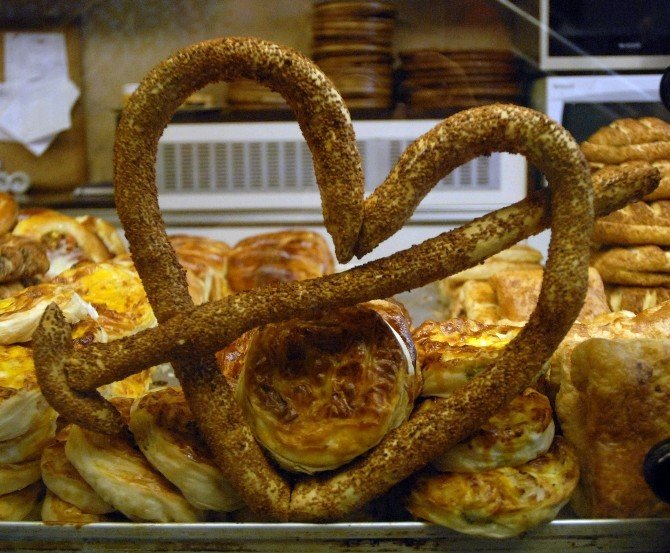 Simit Aşka Geldi