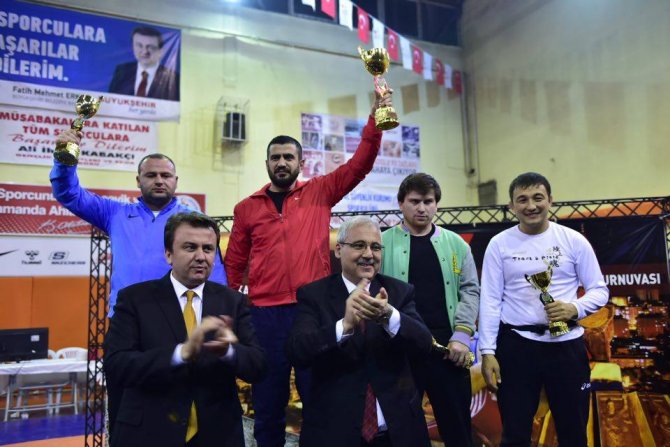 Uluslararası Kurtuluş Güreş Turnuvası sona erdi