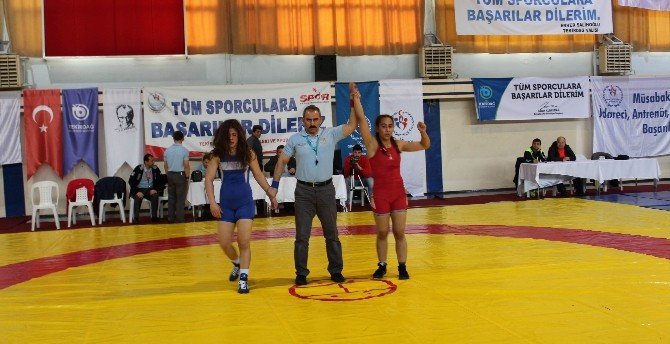 Genç Bayanlar Türkiye Güreş Şampiyonası Nefesleri Kesti