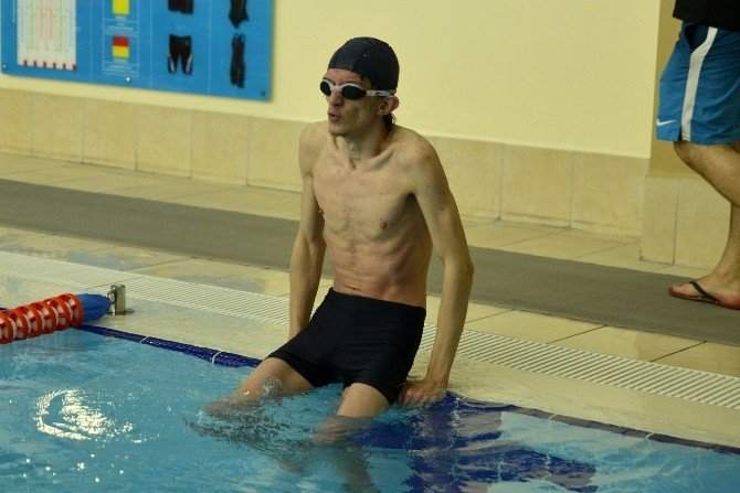 Engelliler Su Sporlarında Başarıya Kulaç Attı
