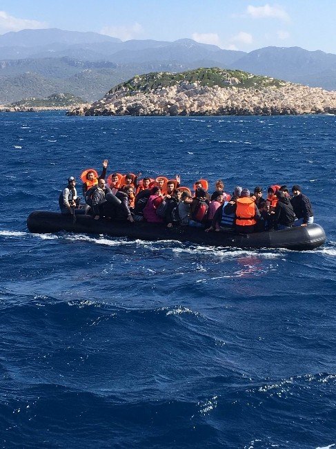 Kaş’tan Meis Adası’na Geçmeye Çalışan 47 Suriyeli Göçmen Yakalandı