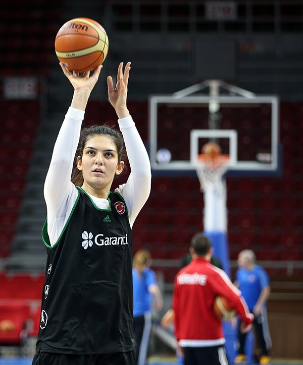 Basketbolda A Milli Kadın Takımı, ilk antrenmanını yaptı
