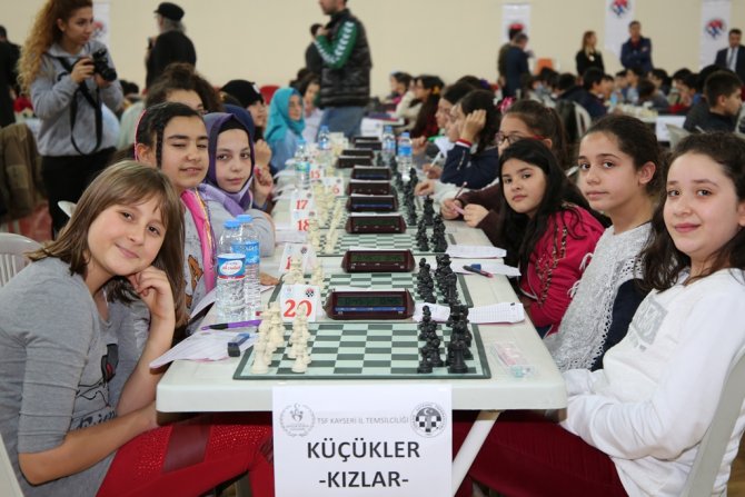 Okullar arası satranç yarışması başladı