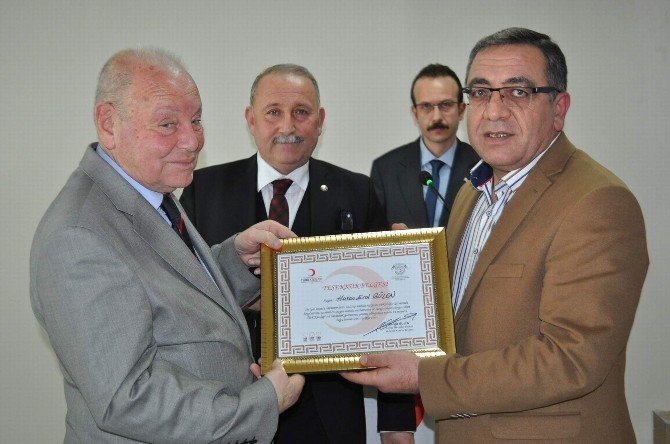 Kızılay Başkanı Gülen, Güven Tazeledi