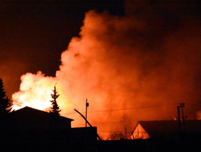 Nusaybin'de iki okul binası ateşe verildi