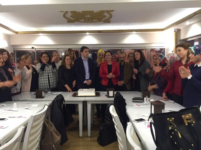 AK Kadınlar 1. Yılını Kutladı