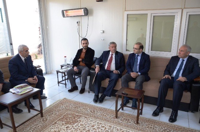 TBMM Dışişleri Komisyonu Başkanı Özhan, Mülteci Kampını Ziyaret Etti