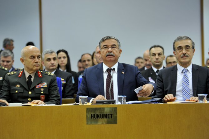 Savunma Bakanı 'savaş' sorularını cevapladı