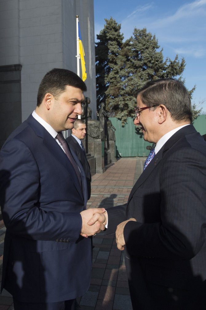 Davutoğlu, Ukrayna Parlamentosu Başkanı Groysman ile görüştü