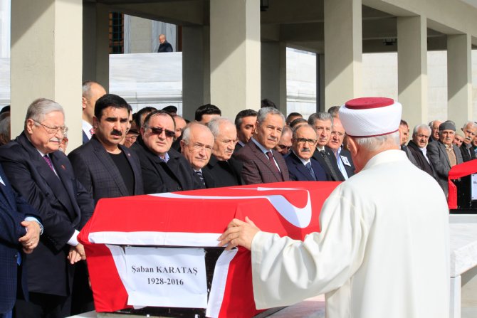 Son 40 yıla damga vuran siyasetçiler, Karataş’ın cenazesinde bir araya geldi