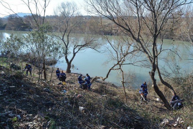 Büyükşehir, Ceyhan Nehrinin kıyılarını temizliyor