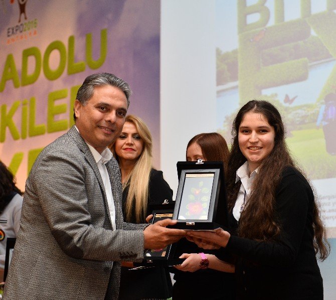 Başkan Uysal, Karadenizli Öğrencilerin Ödüllerini Verdi