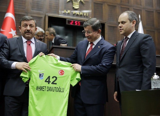 Başbakan Davutoğlu Şampiyon Sporcularla Bir Araya Geldi