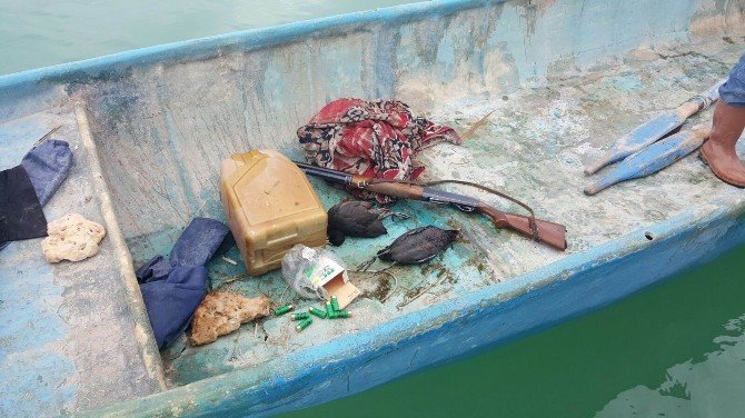 Balıkçı Teknesinde Tüfekle Vurulmuş Sakar Mekeler Çıktı