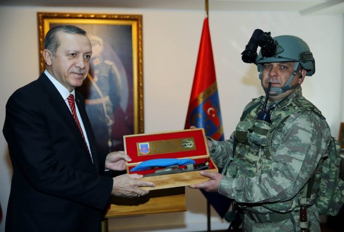 Erdoğan, Jandarma Komando Özel Asayiş Komutanlığı’nı ziyaret etti