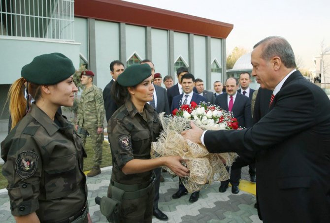 Cumhurbaşkanı Erdoğan'dan Özel Harekât polislerine ziyaret