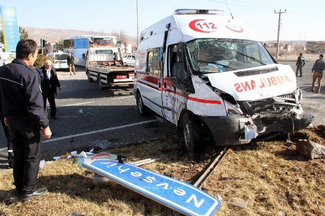 Nevşehir’de Ambulans İle Otomobil Çarpıştı: 5 Yaralı