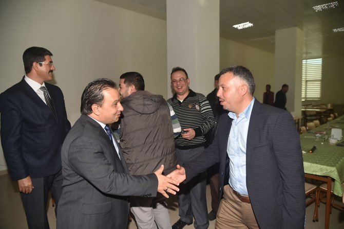 Sarıçam Belediye Başkanı Bilal Uludağ berberlerle bir araya geldi