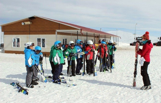 Yıldızelili Öğrenciler Kayak Öğreniyor