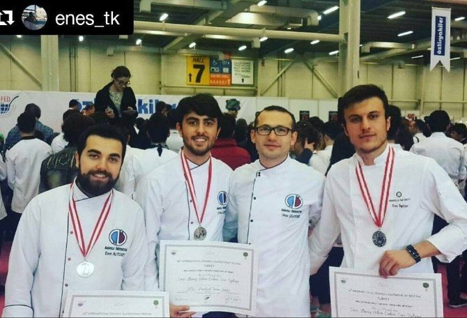 Anadolu Üniversitesi Aşçılık Takımı Madalyalarla Döndü