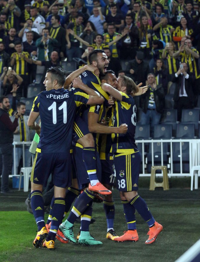 Lokomotiv'i Moskova'ya 2-0'la gönderen Fenerbahçe tur kapısını araladı