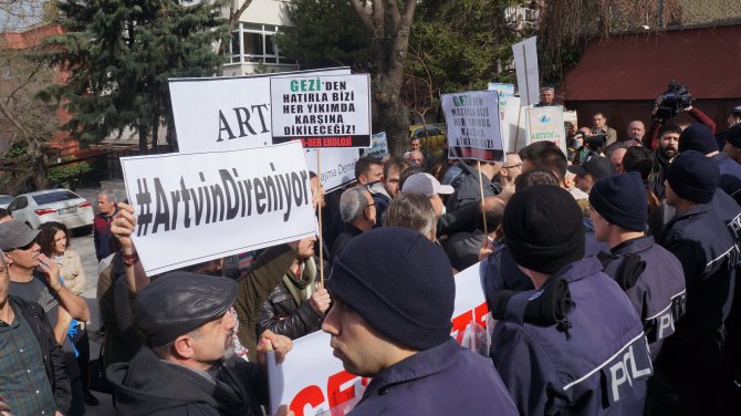 Cengiz Holding önünde 'Cerattepe' protestosu: 11 gözaltı