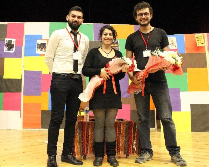 Tiyatrocu Firuze Engin, Üniversite Öğrencileriyle Buluştu