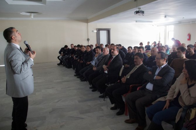 Bitlis Belediyesi'nden personeline 'Etkili iletişim' eğitimi