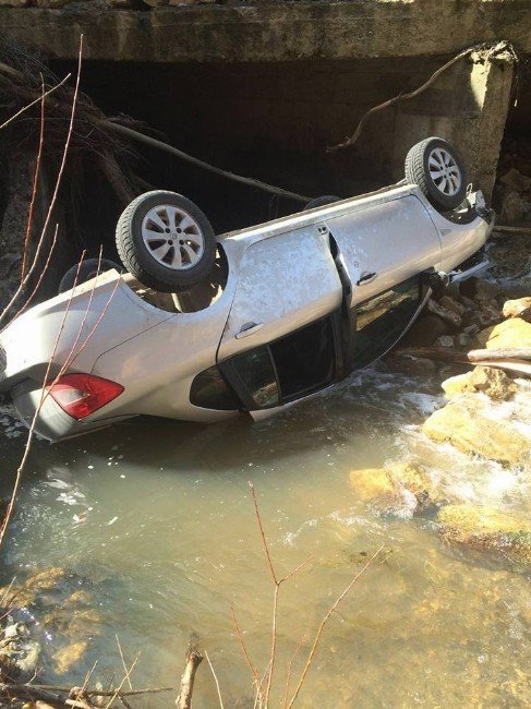 Bolu’da Otomobil Dereye Uçtu: 1 Ölü, 3 Yaralı