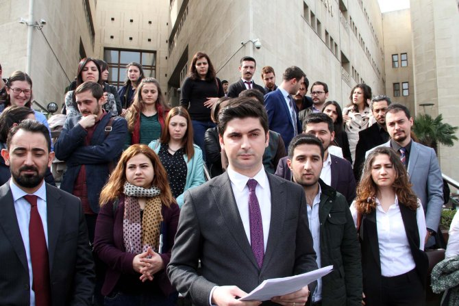 Genç avukatlardan asgari ücret isyanı