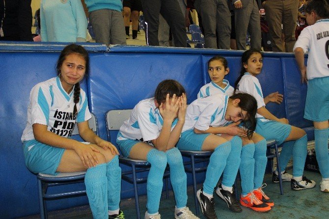 Futbolcu Kızların Gözyaşları