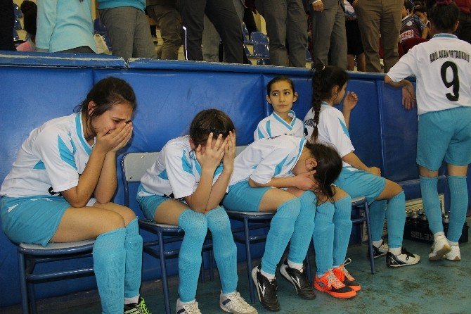 Futbolcu Kızların Gözyaşları