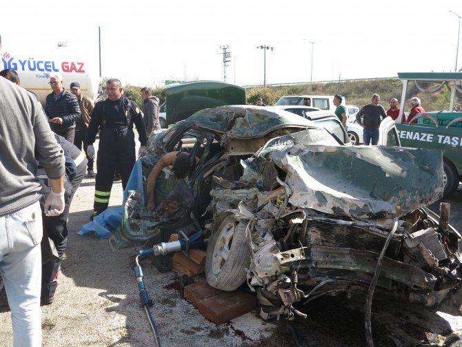 Erzin'de trafik kazasında iki kişi hayatını kaybetti.