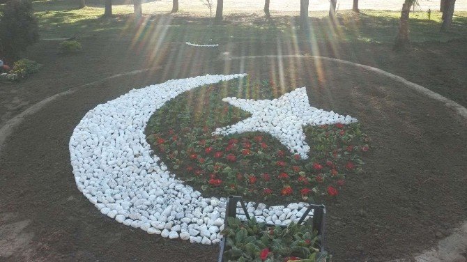 Saruhanlı’da Türk Bayrağı Çiçek Açtı