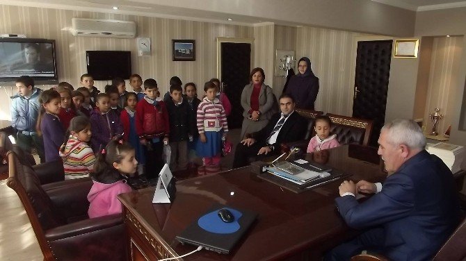 Öğrencilerden Başkan Alçay’a Ziyaret