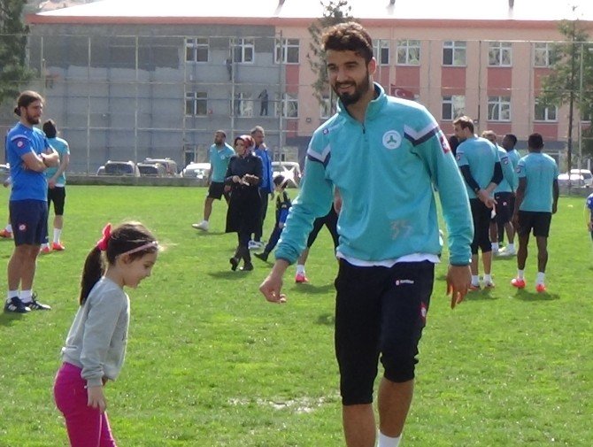 Anaokulu Öğrencilerinden Giresunspor’a Ziyaret